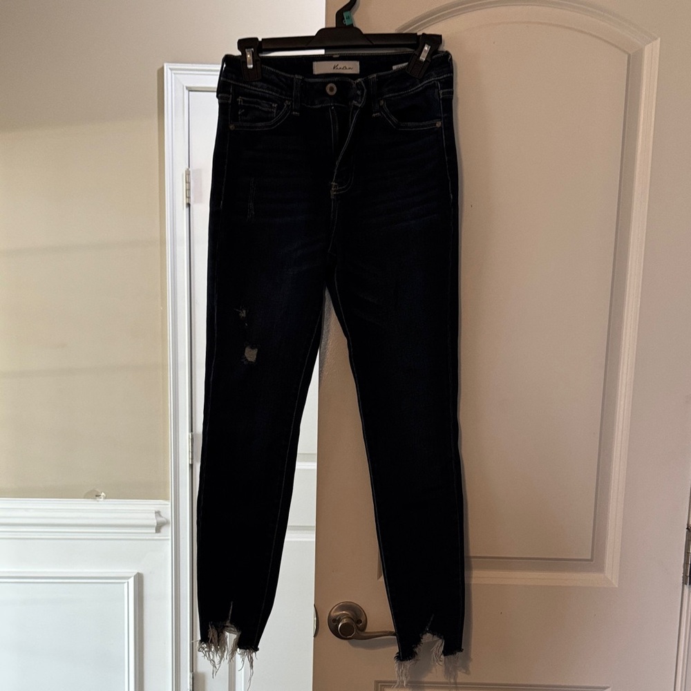 Kensie Black Distressed Ankle Crop Jeans